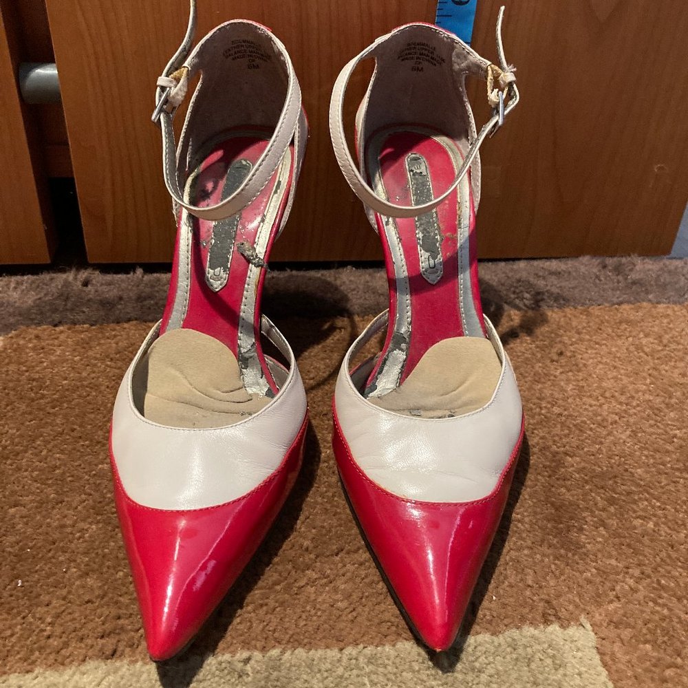 Bandolino Size 6 Red-Cream pump